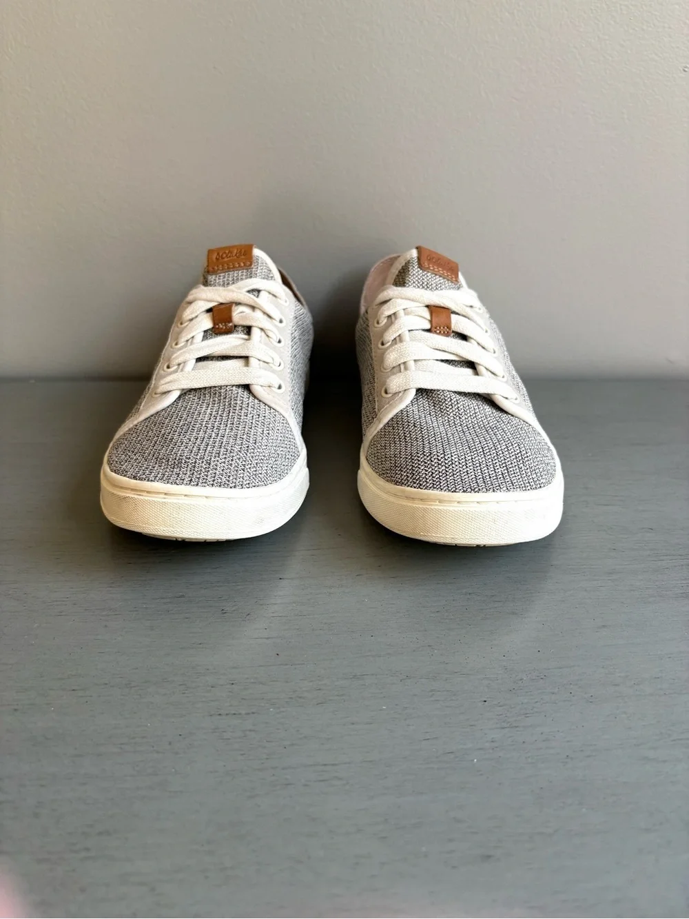 OluKai Pehuea Li Tan/Gray Mesh Low Top Lace-Up Sneakers Women 8 Drop In Heel